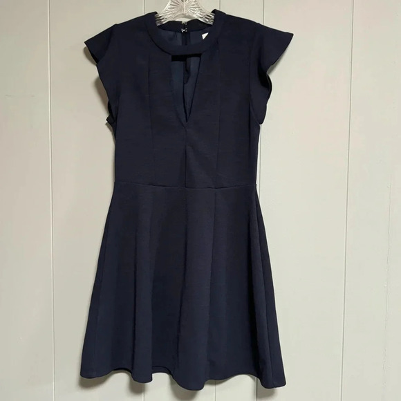 BCBGeneration Flutter Sleeve Keyhole Neckline Navy Dress Size Small NEVER WORN - Picture 1 of 9